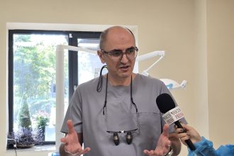 video dr cristian mina de la mm dental team explicatii despre augmentarea osoasa primul pas inainte de implanturile dentare 6972b6fbee270