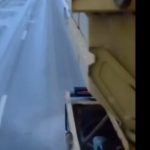 video drumarii de la drdp constanta intervin cu material antiderapant pe autostrazi si drumuri 695fcd4f4a162