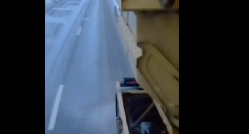 video drumarii de la drdp constanta intervin cu material antiderapant pe autostrazi si drumuri 695fcd4f4a162