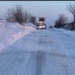 video echipele drumurilor judetene continua interventiile peste 600 de tone de material antiderapant folosite 6960e33e20d82