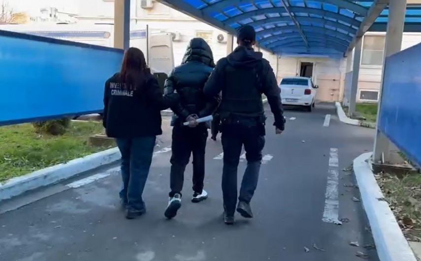 video retinuti de politisti dupa ce au atacat o locuinta si au spart geamurile pe fondul unui conflict mai vechi 695d1f6540db1