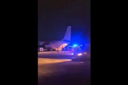 video sase pacienti cu arsuri transportati din elvetia la un spital din paris cu o aeronava a fortelor aeriene 6958189804c6c
