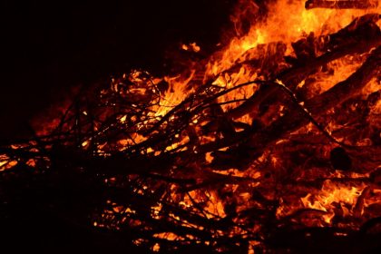 video scenariu apocaliptic intr un oras port o uzina de gaz din chile este sub asediul flacarilor si mii de oameni sunt evacuati 696ca7c397632