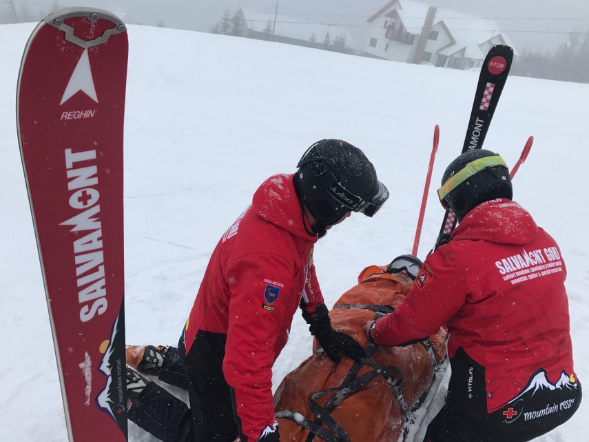 zeci de apeluri de urgenta si un deces in ultimele 24 de ore in masivele din romania 695915b7ca427