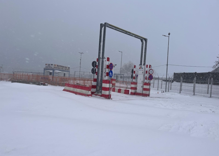 a fost sistata trecerea camioanelor cu bacul peste dunare la isaccea 699591795650e