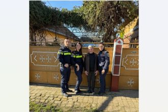 agoniseala de o viata a unui batran salvata de politisti un tanar de 25 de ani retinut 698eced564c93