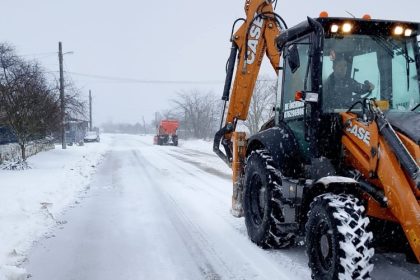 apel la responsabilitate in corbu agentii economici si proprietarii de imobile au obligatia de a curata zapada si gheata de la intrarile in magazine si imobile 699640f84e947