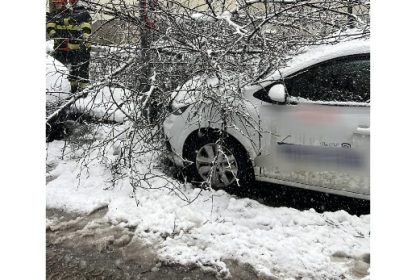 aproximativ 40 de persoane blocate pe drumuri din sase judete din cauza zapezii manevrele navale raman suspendate in portul mangalia si in bara sulina 6999d96dddc44