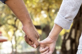 asa ceva n ati mai auzit in viata voastra si a lasat nevasta copiii si afacerea pentru amanta iar acum cele doua s au imprietenit si l au reclamat 699781503cf23