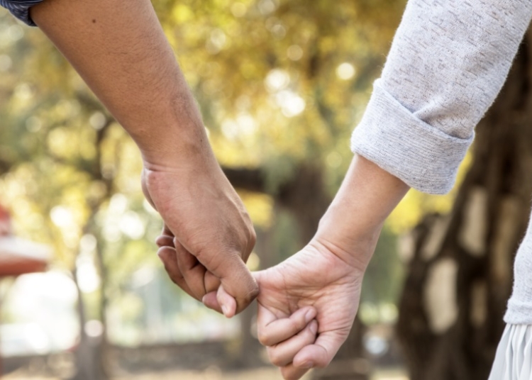 asa ceva n ati mai auzit in viata voastra si a lasat nevasta copiii si afacerea pentru amanta iar acum cele doua s au imprietenit si l au reclamat 699781503cf23