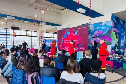 ateliere de pregatire pentru situatii de urgenta alaturi de elevi foto 69a1ad623b957