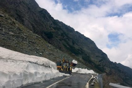 atentie soferi cum se circula pe drumurile nationale si autostrazi a fost inchisa o portiune din transfagarasan 698443884ce89