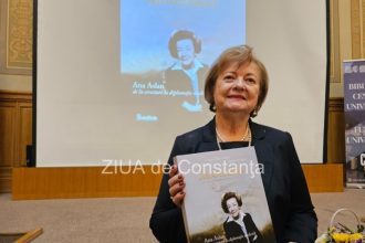 aurelia lapusan si anca elena stefan lanseaza volumul invincibila ana aslan de la cercetare la diplomatia medicala la biblioteca universitara din bucuresti 6983110531d22