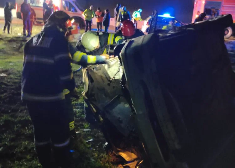 autoturism rasturnat in afara partii carosabile in judetul constanta 6986219b07c75