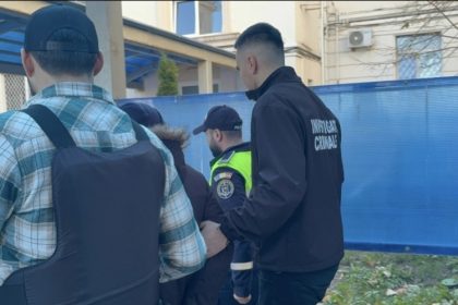 baiat de 14 ani arestat preventiv dupa ce a amenintat cu cutitul un adolescent pe care voia sa il jefuiasca 698b4e4ccbc35