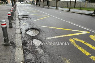 capcane in asfalt chiar in fata spitalului judetean constanta calatorii si soferii de autobuz la proba de rezistenta 699c087a2e978