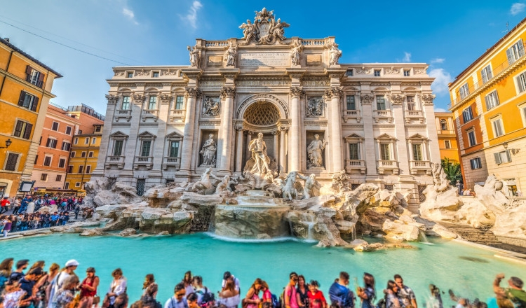 celebra fontana di trevi din roma introduce pentru prima data o taxa pentru turistii care vor sa isi puna o dorinta 697f51dbb276b