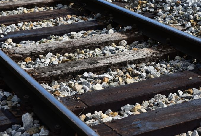 circulatia feroviara suspendata intre maldaeni mihaesti din cauza unei sine rupte 69819fe91866c