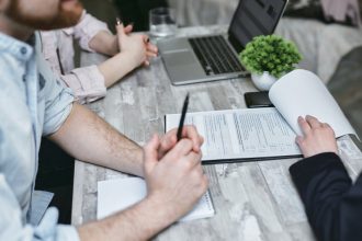 comisia europeana lanseaza planul de actiune impotriva hartuirii cibernetice pentru a proteja tinerii in mediul online 698b6e46f231e