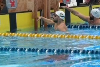 cristian tranulea se retrage de la campionatul european de ice swimming din cauza unei accidentari vine acasa cu o medalie de argint 69846db5d0d05