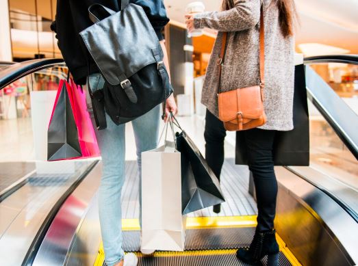 de la faleza la vitrina de ce aleg oamenii din constanta mall ul ca terapie 699dc373116b3