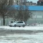 doi soferi surprinsi facand drifturi pe zapada in parcarea de la modern din constanta 69808e5950500