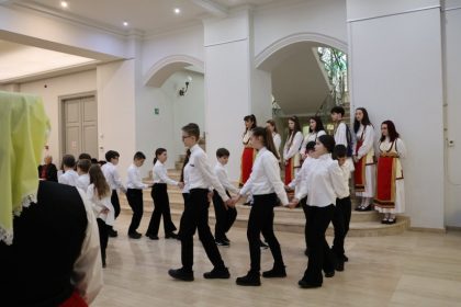 dublu eveniment sarbatorit la tulcea taierea vasilopitei si celebrarea zilei limbii elene foto 6988ac1702522