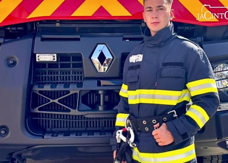 erou in afara programului un pompier de la isu constanta a salvat un tanar de 19 ani dintr un accident rutier 69834d6e0c437