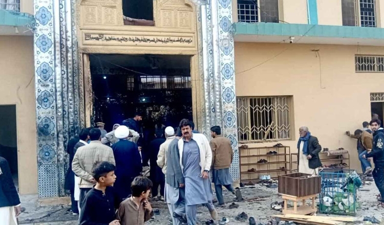 explozie la o moschee din pakistan 31 de oameni au fost ucisi 169 au ajuns la spital 69860c90863be
