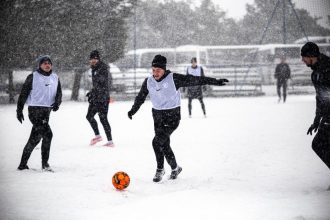 fotbalistii de la farul constanta antrenament in decor hibernal la academia hagi galerie foto 6995affa8a614