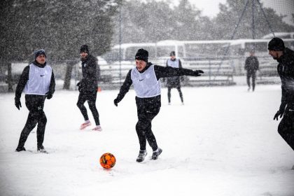 fotbalistii de la farul constanta antrenament in decor hibernal la academia hagi galerie foto 6995affa8a614