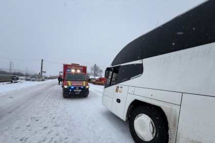 foto autostrazi inchise masini blocate in zapada si localitati fara curent 699570fb4a572