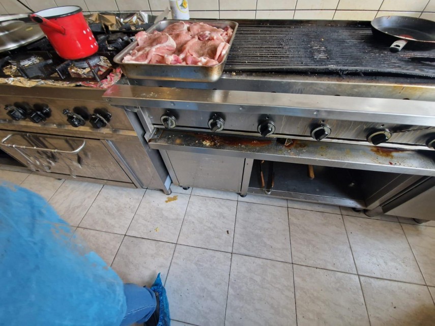 foto controale ansvsa in restaurante si fast food uri amenzi de peste 38 milioane de lei si sute de kilograme de carne confiscate 69944a4ea1787