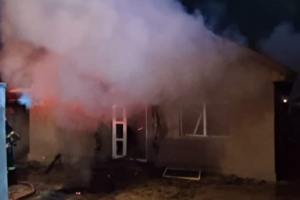 foto incendiu generalizat la o casa din palazu mare 698bed32b09b1