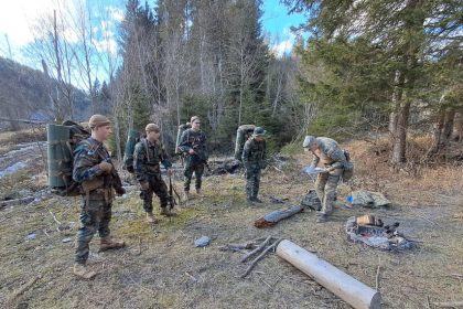 foto militarii din dobrogea si republica moldova se antreneaza in muntii brasovului 699414ded77c0