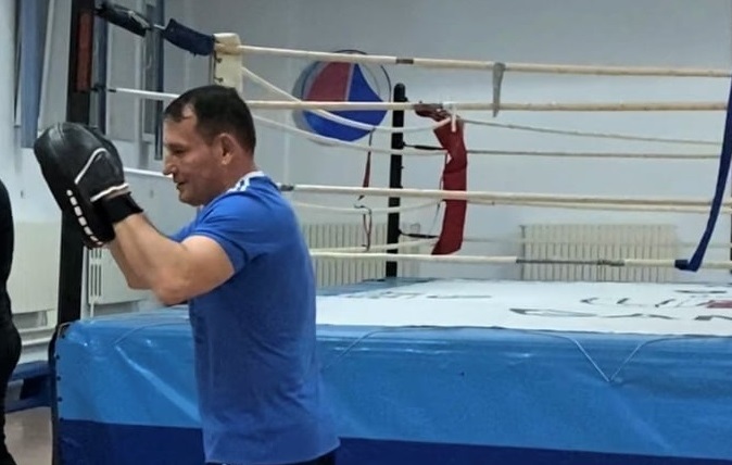 gabriel oaida in staff ul tehnic al sectiei de box patru sportivi vor evolua la dracula open 698f42bbdcb4e