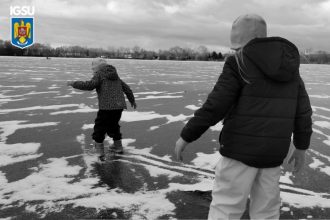 igsu atrage atentia joaca pe apele inghetate poate duce la pierderea vietii 6981d4d823b55