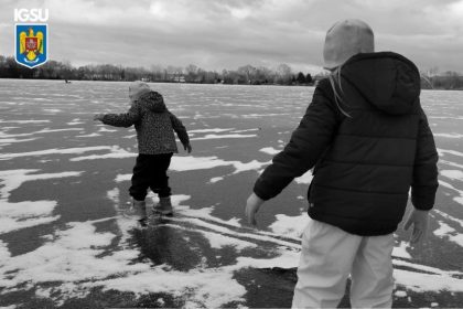 igsu atrage atentia joaca pe apele inghetate poate duce la pierderea vietii 6981d4d823b55