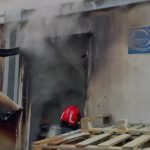 incendiu in curtea spitalului militar din municipiul brasov mai multe echipaje de pompieri chemate in ajutor 69804e552c2af