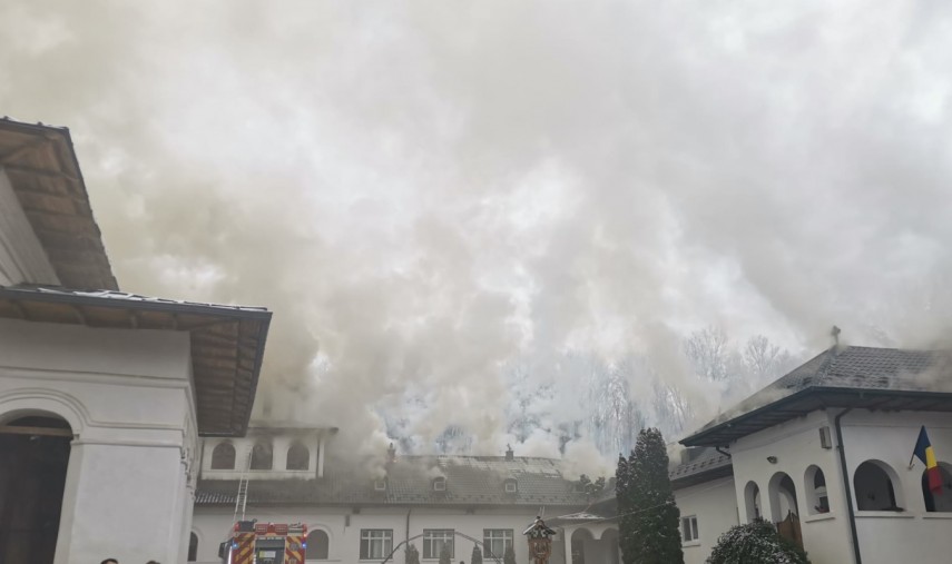 incendiu la acoperisul unei chilii monahale la manastirea stamba jiu 699985445085a