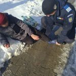 interventie de prim ajutor a jandarmilor din tulcea pentru o femeie cazuta pe strada 699c32a4cf6a6