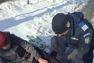 interventie de prim ajutor a jandarmilor din tulcea pentru o femeie cazuta pe strada 699c32a4cf6a6