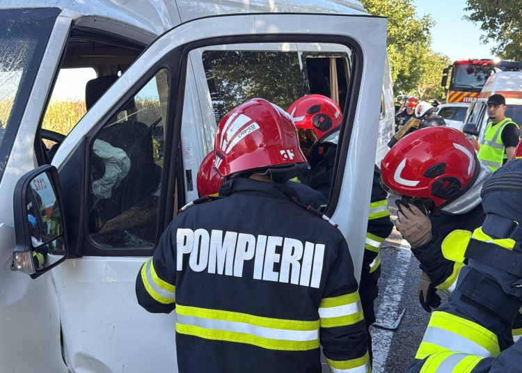 interventie de urgenta in tomis nord o persoana inconstienta zace pe acoperisul scarii unui bloc 69805605bf571