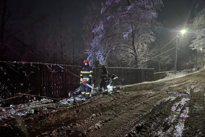 interventii in 14 judete din cauza vremii severe trafic restrictionat si mii de consumatori fara curent 6994e7c984abc