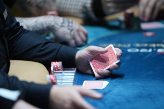 jaf cu un cutit la o sala de jocuri de noroc din medgidia 698733a4b7915