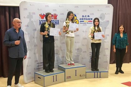 maria magdalena curca si esna mustafa pe podium la festivalul sahului bucurestean galerie foto 698ae4b449054