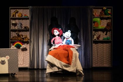 micuta larisa si povestea degetelului poznas la teatrul calutul de mare constanta 699b749a02ed0