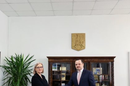 ministerul sanatatii a semnat protocolul de colaborare cu asociatia telefonul copilului un apel poate opri un gest extrem 6980e1fd4ef16