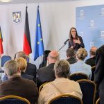 ministrul afacerilor externe oana toiu la intalnirea cu comunitatea de romani din bavaria 699191c7543d4