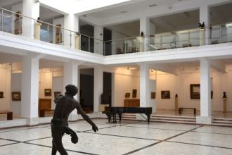 miron agafitei revine in constanta dupa 35 de ani cu expozitia ferestre catre o lume interioara curatoriata de principele serban dimitrie sturdza 6982eafcab9d4